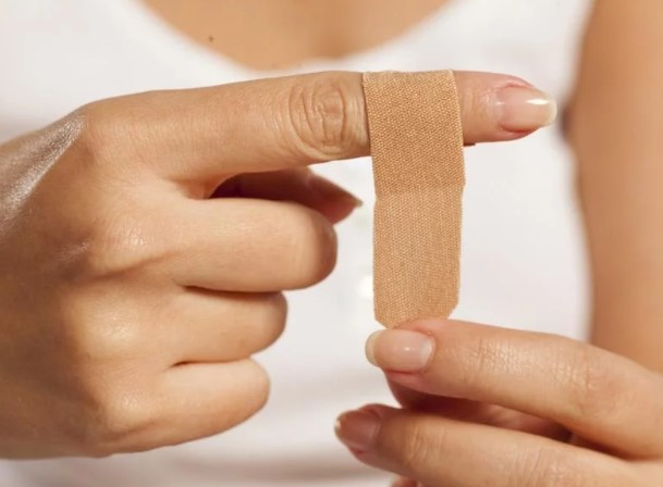 Set di gesso con benda per le dita